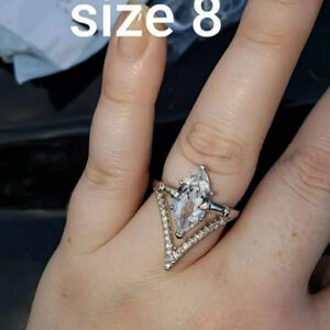 Teardrop shape ring